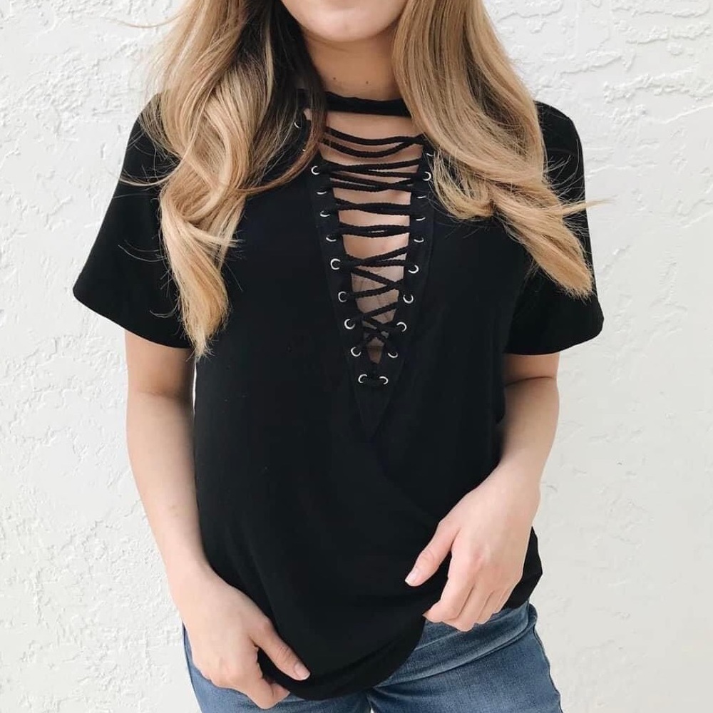 Low cut crochet top